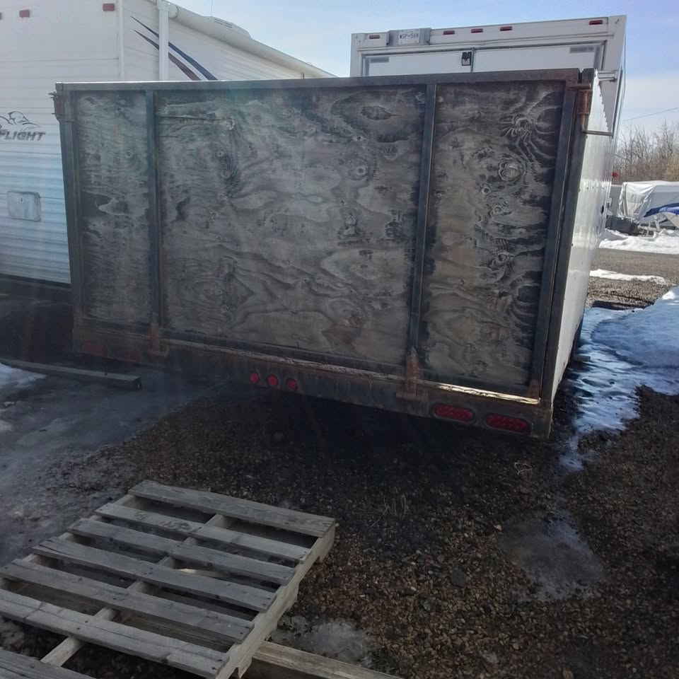 Rear gate and closed trailer panel used to secure materials, tools and debris during transport.